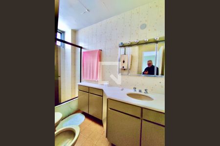 Apartamento à venda com 205m², 4 quartos e 3 vagas Apartamento à venda com 205m², 4 quartos e 3 vagasSuíte banheiro