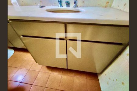 Apartamento à venda com 205m², 4 quartos e 3 vagas Apartamento à venda com 205m², 4 quartos e 3 vagasSuíte banheiro