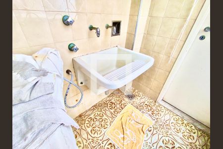 Apartamento à venda com 205m², 4 quartos e 3 vagas Apartamento à venda com 205m², 4 quartos e 3 vagasÁrea serviço