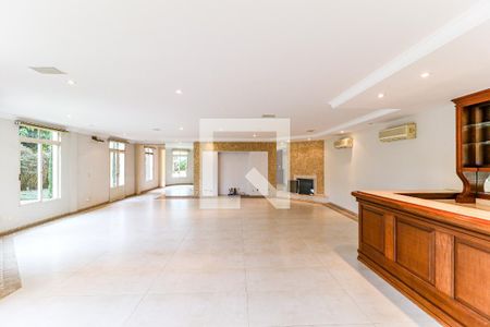 Casa à venda com 880m², 5 quartos e 8 vagasSala