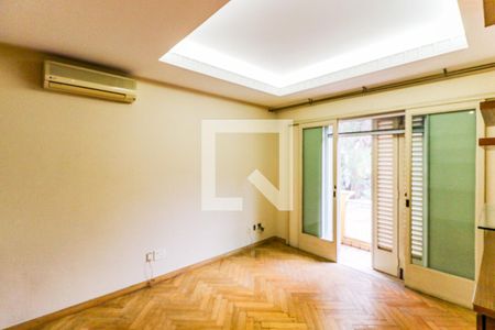 Casa à venda com 880m², 5 quartos e 8 vagasSuíte 1