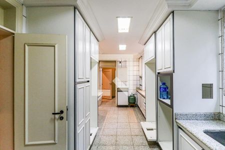 Casa à venda com 880m², 5 quartos e 8 vagasCozinha