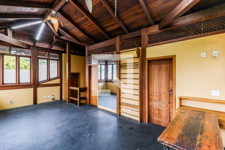 Casa à venda com 880m², 5 quartos e 8 vagasÁrea Gourmet