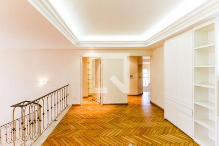 Casa à venda com 880m², 5 quartos e 8 vagasHall Quartos