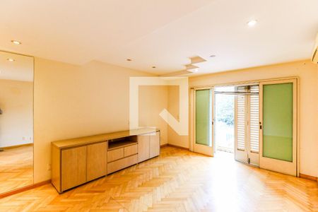 Casa à venda com 880m², 5 quartos e 8 vagasSuíte 3