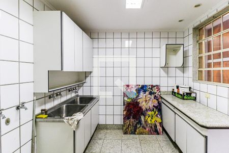 Casa à venda com 880m², 5 quartos e 8 vagasÁrea de Serviço