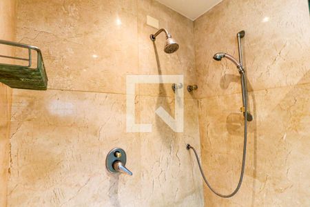 Casa à venda com 880m², 5 quartos e 8 vagasBanheiro da Suíte 5