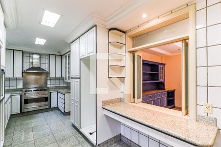 Casa à venda com 880m², 5 quartos e 8 vagasCozinha