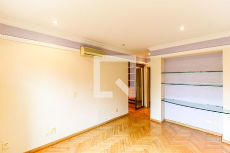 Casa à venda com 880m², 5 quartos e 8 vagasSuíte 4