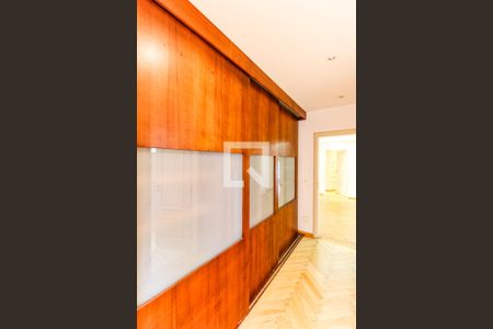 Casa à venda com 880m², 5 quartos e 8 vagasSuíte 2