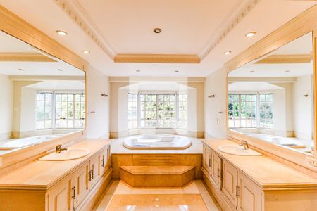 Casa à venda com 880m², 5 quartos e 8 vagasBanheiro da Suíte 5