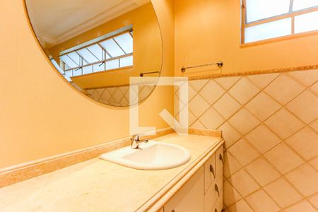 Casa à venda com 880m², 5 quartos e 8 vagasBanheiro da Suíte 4