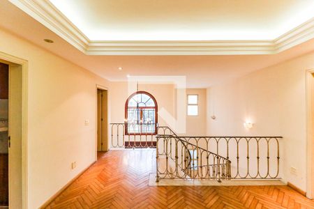 Casa à venda com 880m², 5 quartos e 8 vagasHall Quartos