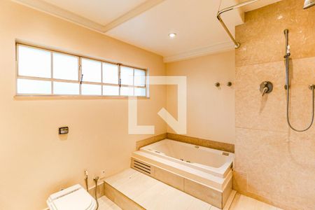 Casa à venda com 880m², 5 quartos e 8 vagasBanheiro da Suíte 3