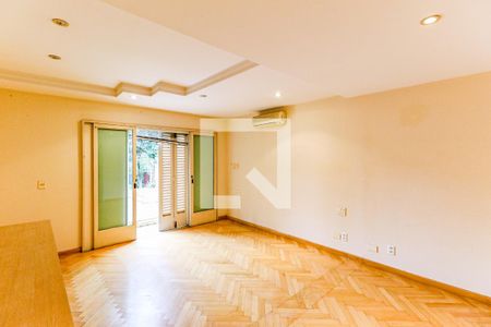 Casa à venda com 880m², 5 quartos e 8 vagasSuíte 3