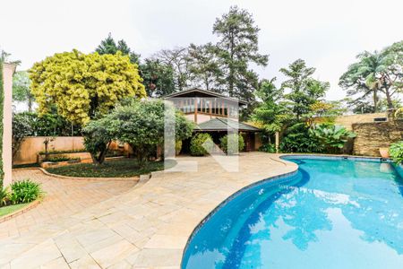 Casa à venda com 880m², 5 quartos e 8 vagasÁrea Externa 