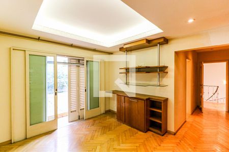 Casa à venda com 880m², 5 quartos e 8 vagasSuíte 1