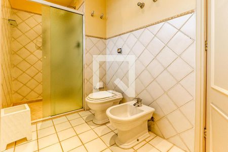 Casa à venda com 880m², 5 quartos e 8 vagasBanheiro da Suíte 4