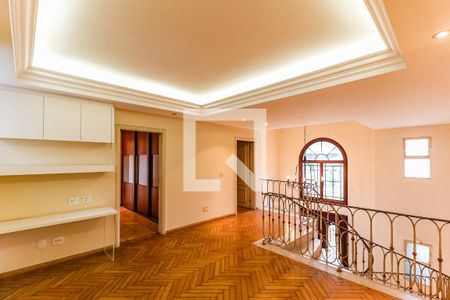 Casa à venda com 880m², 5 quartos e 8 vagasHall Quartos