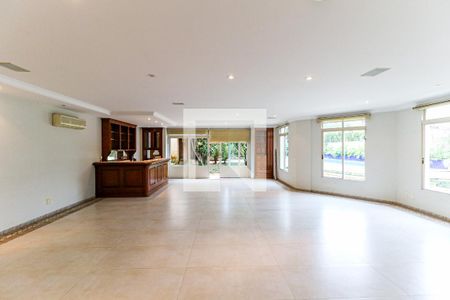 Casa à venda com 880m², 5 quartos e 8 vagasSala