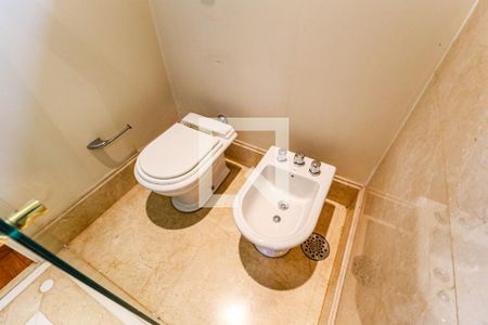 Casa à venda com 880m², 5 quartos e 8 vagasBanheiro da Suíte 5