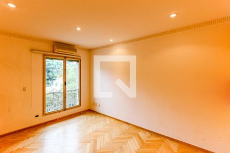 Casa à venda com 880m², 5 quartos e 8 vagasSuíte 2