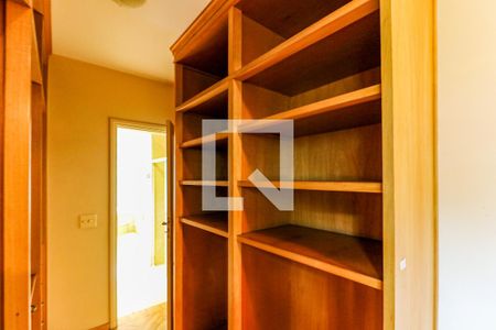 Casa à venda com 880m², 5 quartos e 8 vagasCloset da Suíte 5