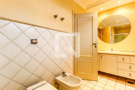 Casa à venda com 880m², 5 quartos e 8 vagasBanheiro da Suíte 4