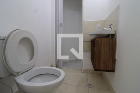 Banheiro de casa para alugar com 1 quarto, 24m² em Jardim Centenário, São Paulo
