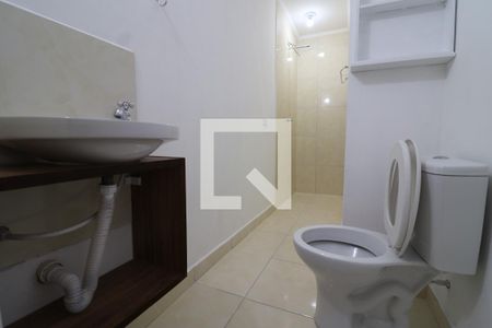 Banheiro de casa para alugar com 1 quarto, 24m² em Jardim Centenário, São Paulo