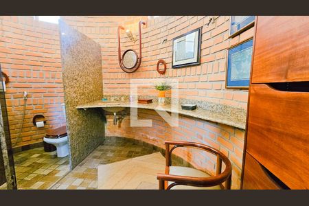 Casa de condomínio à venda com 220m², 3 quartos e 3 vagasBanheiro