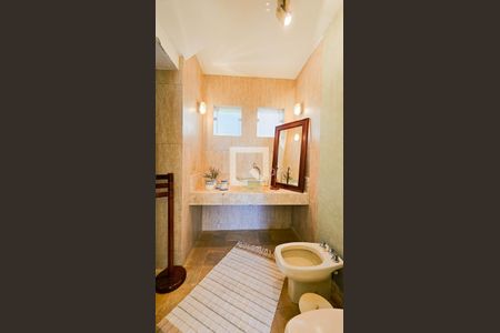 Casa de condomínio à venda com 220m², 3 quartos e 3 vagasBanheiro