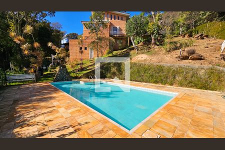 Casa de condomínio à venda com 220m², 3 quartos e 3 vagasPiscina