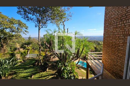 Casa de condomínio à venda com 220m², 3 quartos e 3 vagasVaranda