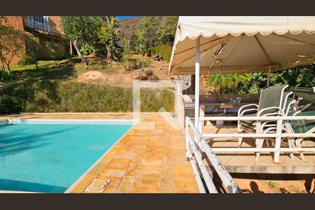 Casa de condomínio à venda com 220m², 3 quartos e 3 vagasPiscina