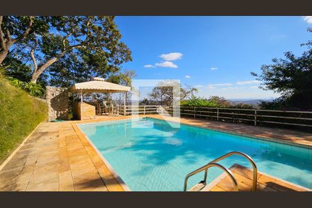 Casa de condomínio à venda com 220m², 3 quartos e 3 vagasPiscina