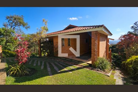 Casa de condomínio à venda com 220m², 3 quartos e 3 vagasFachada