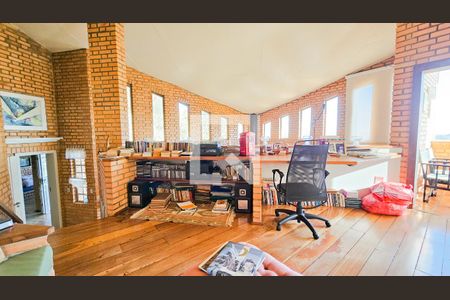 Casa de condomínio à venda com 220m², 3 quartos e 3 vagasSala 2