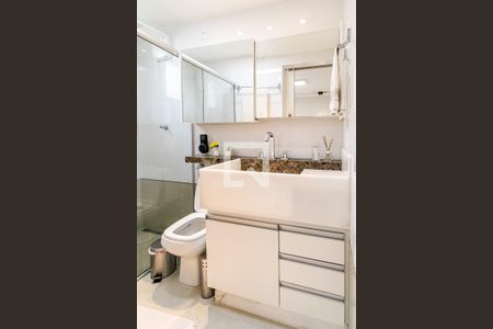 Apartamento à venda com 101m², 3 quartos e 2 vagas Apartamento à venda com 101m², 3 quartos e 2 vagasBanheiro da Suíte