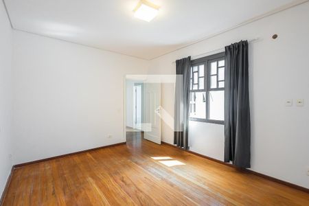 Casa para alugar com 250m², 4 quartos e 2 vagasSuíte 1