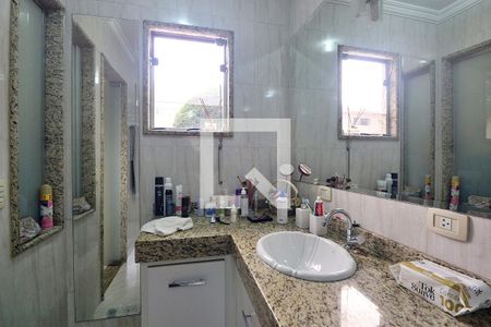 Casa à venda com 166m², 4 quartos e 2 vagasBanheiro do Quarto 1 - Suíte