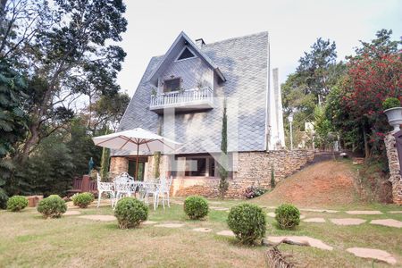 Casa de condomínio à venda com 420m², 5 quartos e 4 vagas Casa de condomínio à venda com 420m², 5 quartos e 4 vagasFachada