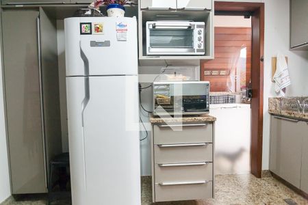 Casa de condomínio à venda com 420m², 5 quartos e 4 vagas Casa de condomínio à venda com 420m², 5 quartos e 4 vagasCozinha