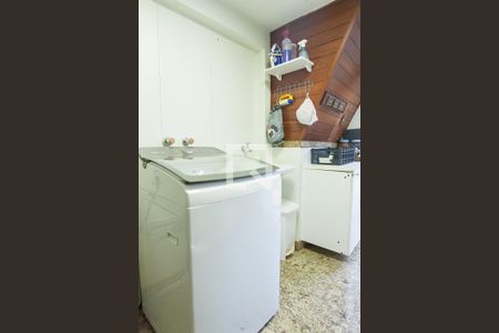 Casa de condomínio à venda com 420m², 5 quartos e 4 vagas Casa de condomínio à venda com 420m², 5 quartos e 4 vagasÁrea de Serviço