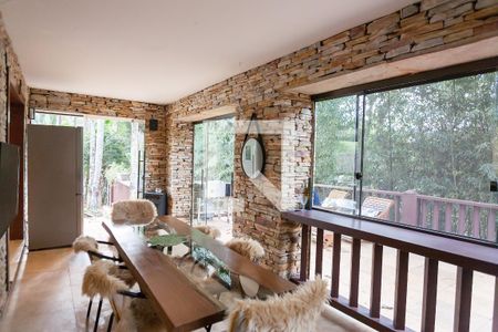 Casa de condomínio à venda com 420m², 5 quartos e 4 vagas Casa de condomínio à venda com 420m², 5 quartos e 4 vagasSala