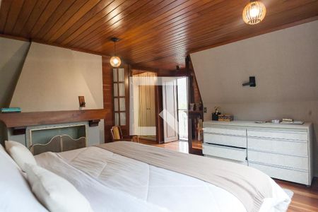 Casa de condomínio à venda com 420m², 5 quartos e 4 vagas Casa de condomínio à venda com 420m², 5 quartos e 4 vagasSuite master