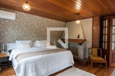 Casa de condomínio à venda com 420m², 5 quartos e 4 vagas Casa de condomínio à venda com 420m², 5 quartos e 4 vagasSuite master