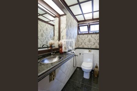 Casa de condomínio à venda com 420m², 5 quartos e 4 vagas Casa de condomínio à venda com 420m², 5 quartos e 4 vagasLavabo 2