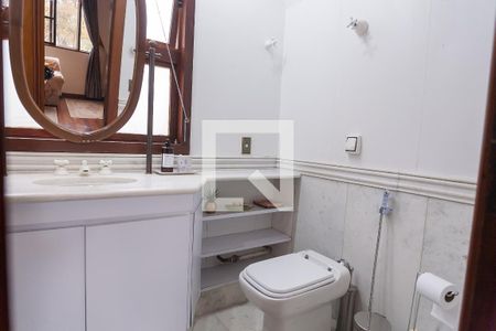 Casa de condomínio à venda com 420m², 5 quartos e 4 vagas Casa de condomínio à venda com 420m², 5 quartos e 4 vagasBanheiro suíte 2