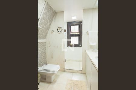 Casa de condomínio à venda com 420m², 5 quartos e 4 vagas Casa de condomínio à venda com 420m², 5 quartos e 4 vagasBanheiro suite master